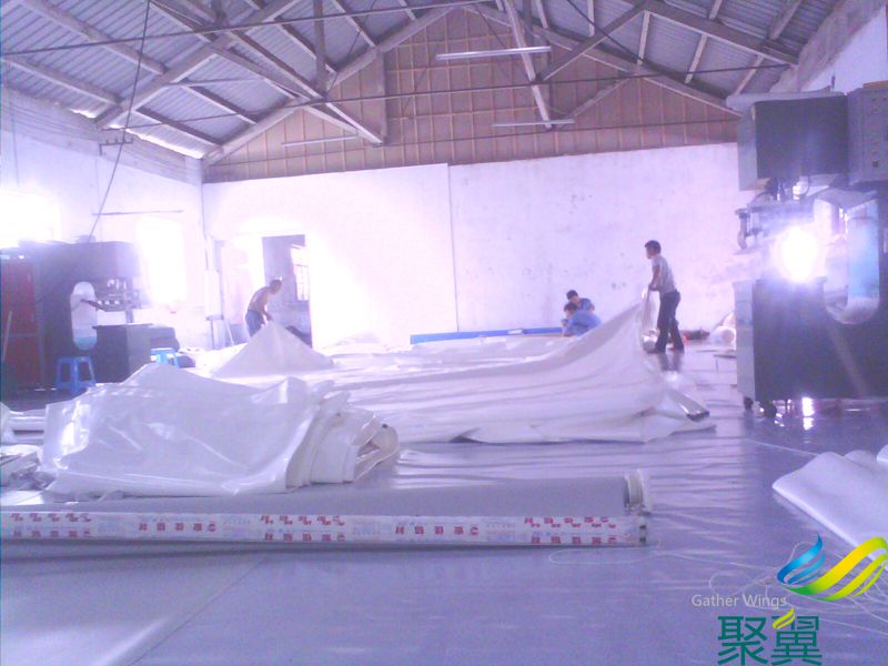 聚翼希運(yùn)品牌膜布批發(fā)加工，可代安裝（聚翼膜布加工車間一角）