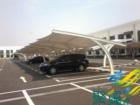 膜結構停車棚
